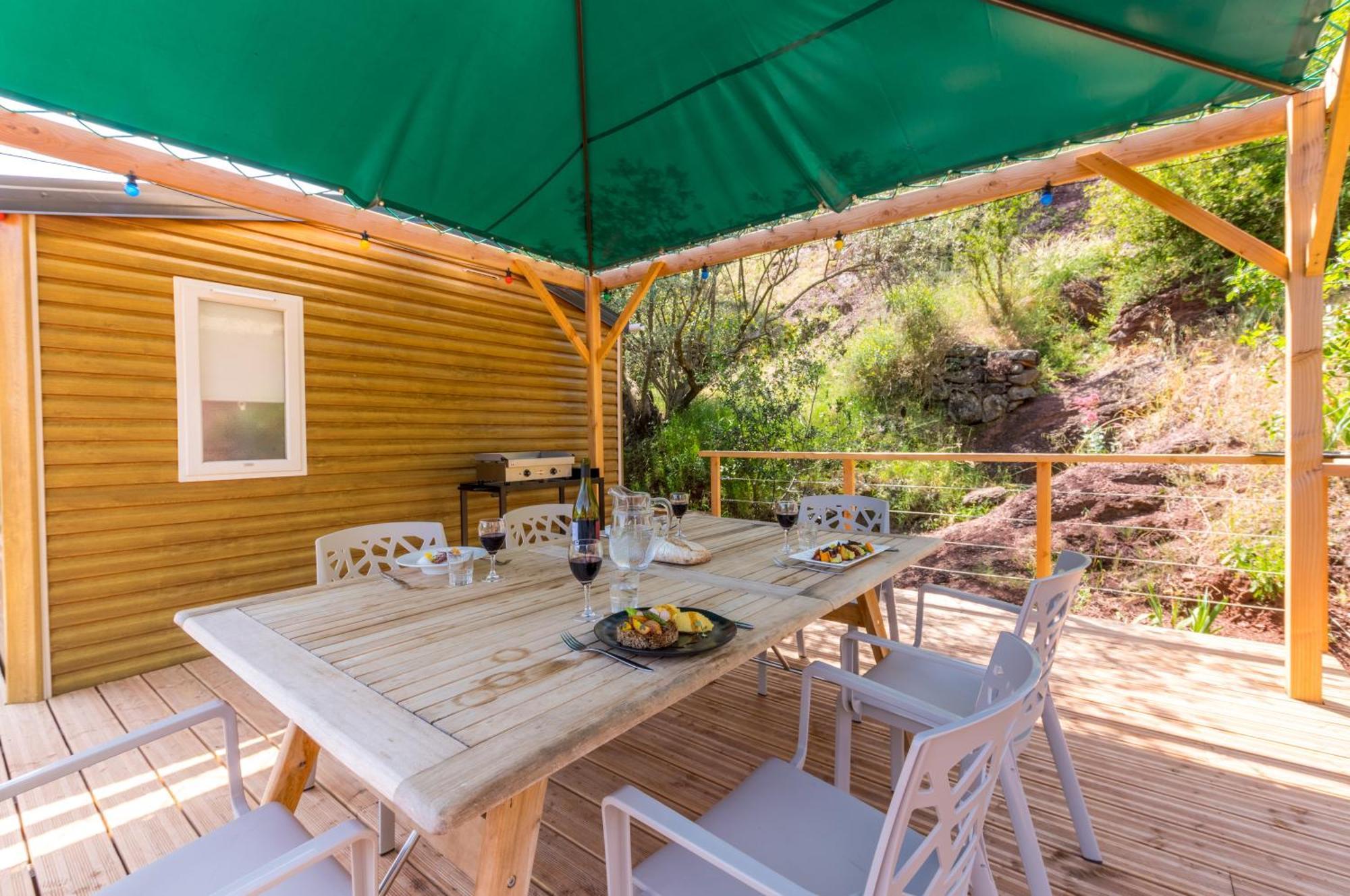 Camping Le Mas De Riri Celles  外观 照片