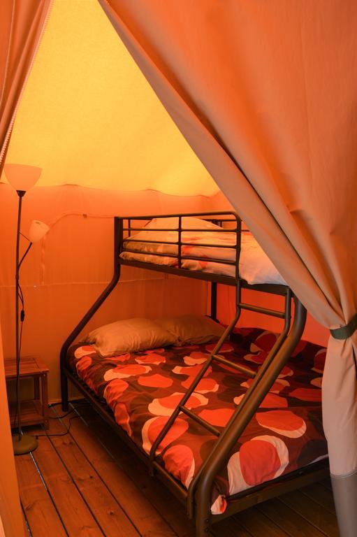 Camping Le Mas De Riri Celles  外观 照片