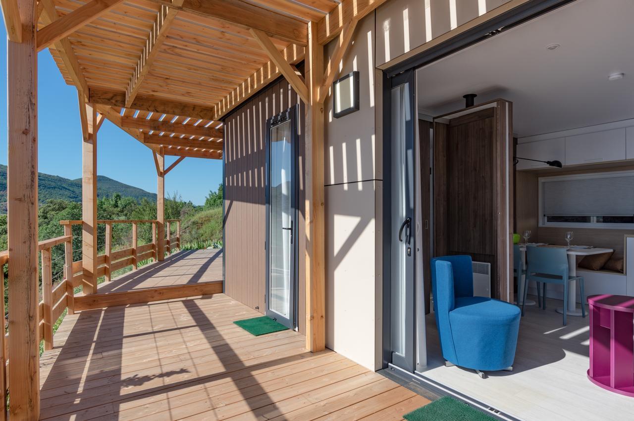 Camping Le Mas De Riri Celles  外观 照片